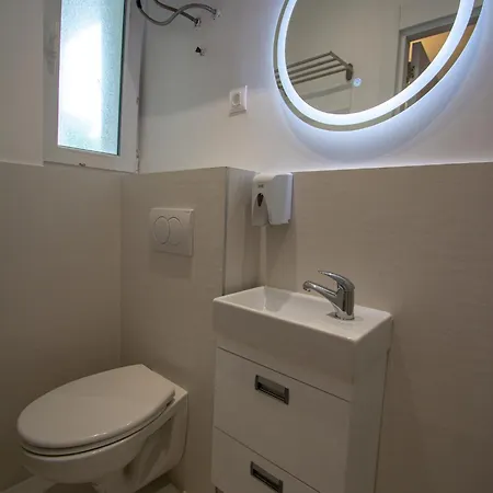 Serene Bulbuder Suite Белград Номер фото
