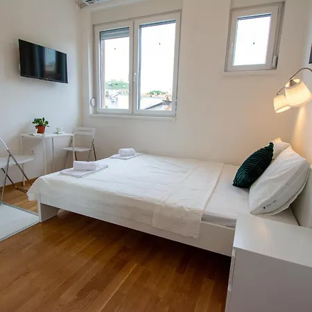 Serene Bulbuder Suite Белград Номер фото